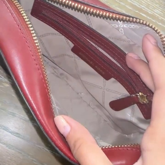 Michael Kors Crossbody - Picture 3 of 4